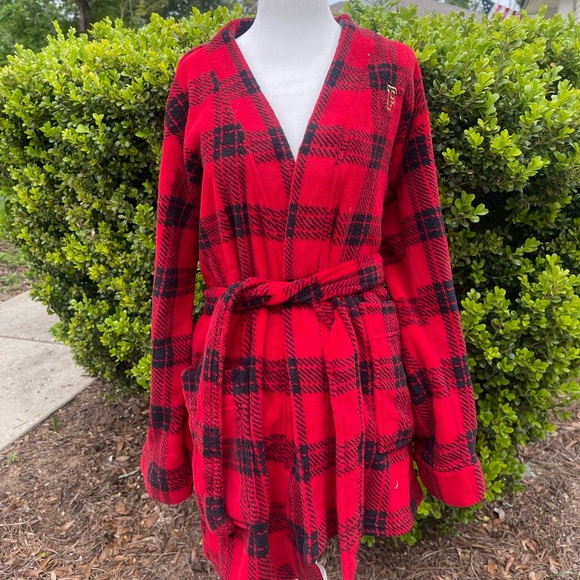 PINK robe w/ pockets!! ❤️ - Picture 1 of 4